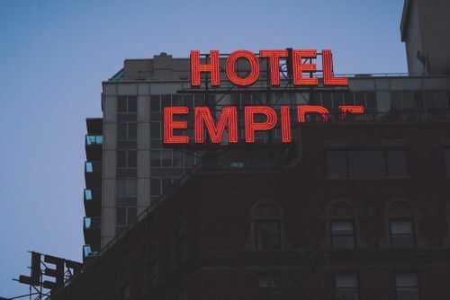 Hotel Empire. Foto por Jon Tyson en Unsplash