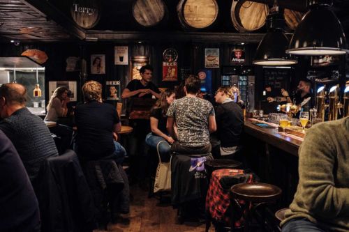 The Dog's Bollocks Pub. Foto por Victor Clime en Unsplash