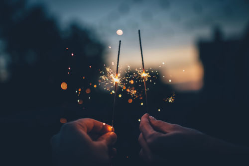 Luces. Foto por Ian Schneider en Unsplash