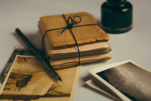 Cartas. Foto por Joanna Kosinska en Unsplash