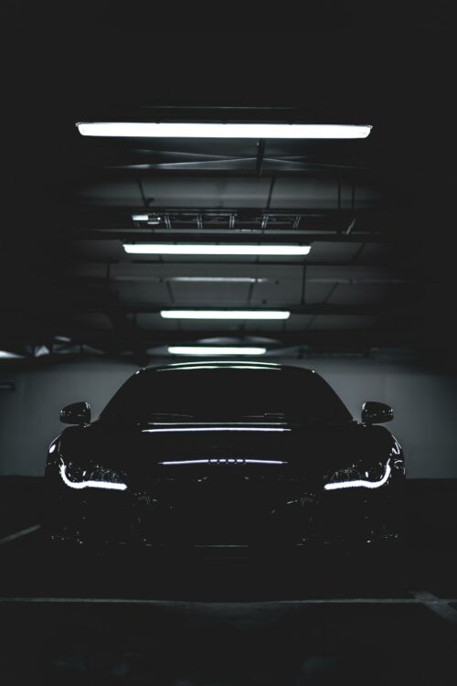 Tesla. Foto por Ville Kaisla en Unsplash