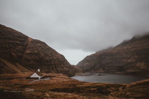 Iglesia Saksu. Foto por Annie Spratt en Unsplash