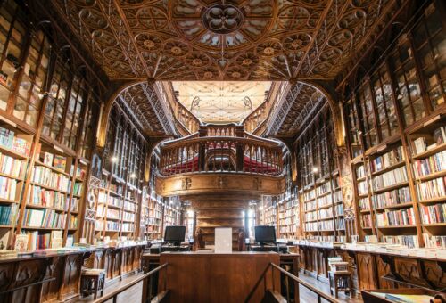 Librería Lello, Portugal. Foto por Ivo Rainha en Unsplash